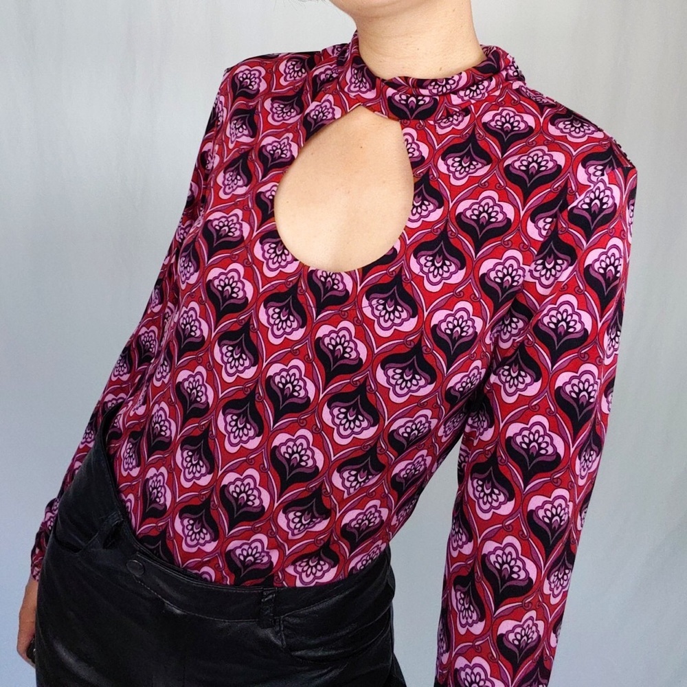 Bisou Bisou Michele Bohbot keyhole turtleneck top geometric floral L black EUC